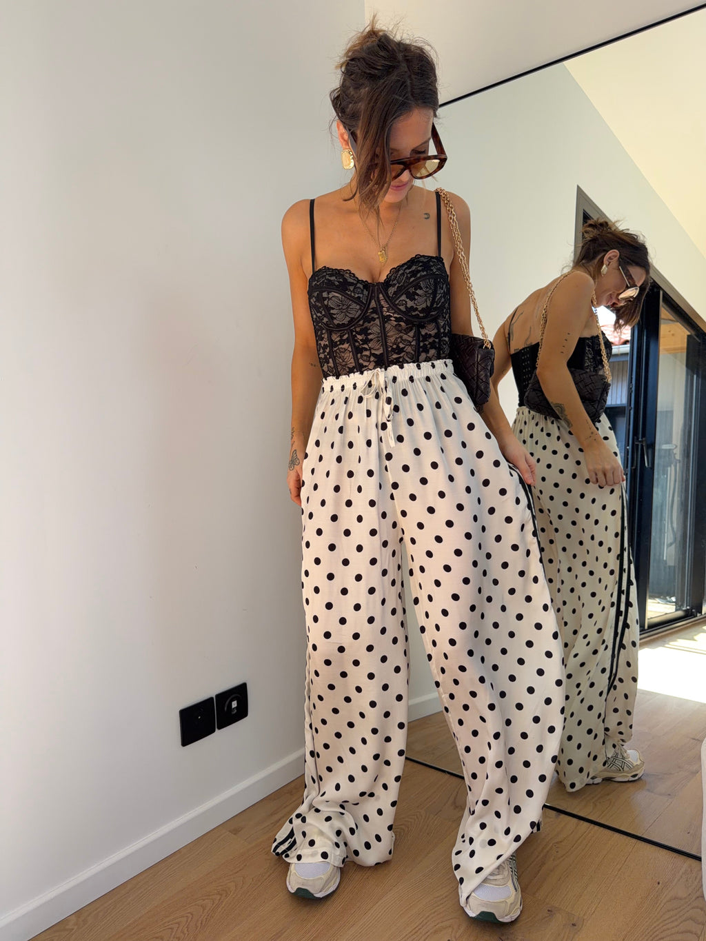 Pantalon en soie fluide à pois - beige
